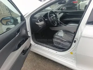 Toyota Camry 2018 White