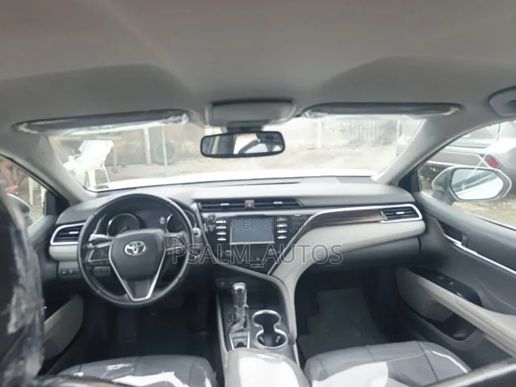 Toyota Camry 2018 White