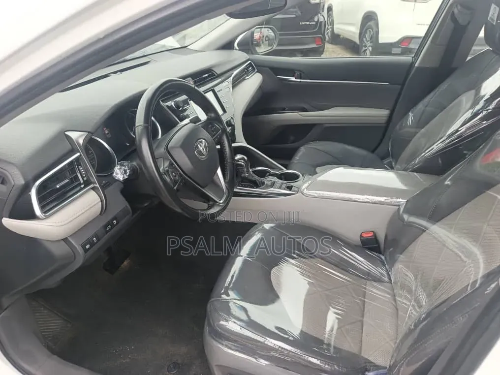 Toyota Camry 2018 White