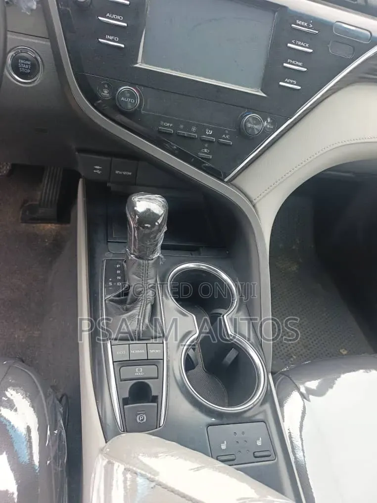 Toyota Camry 2018 White