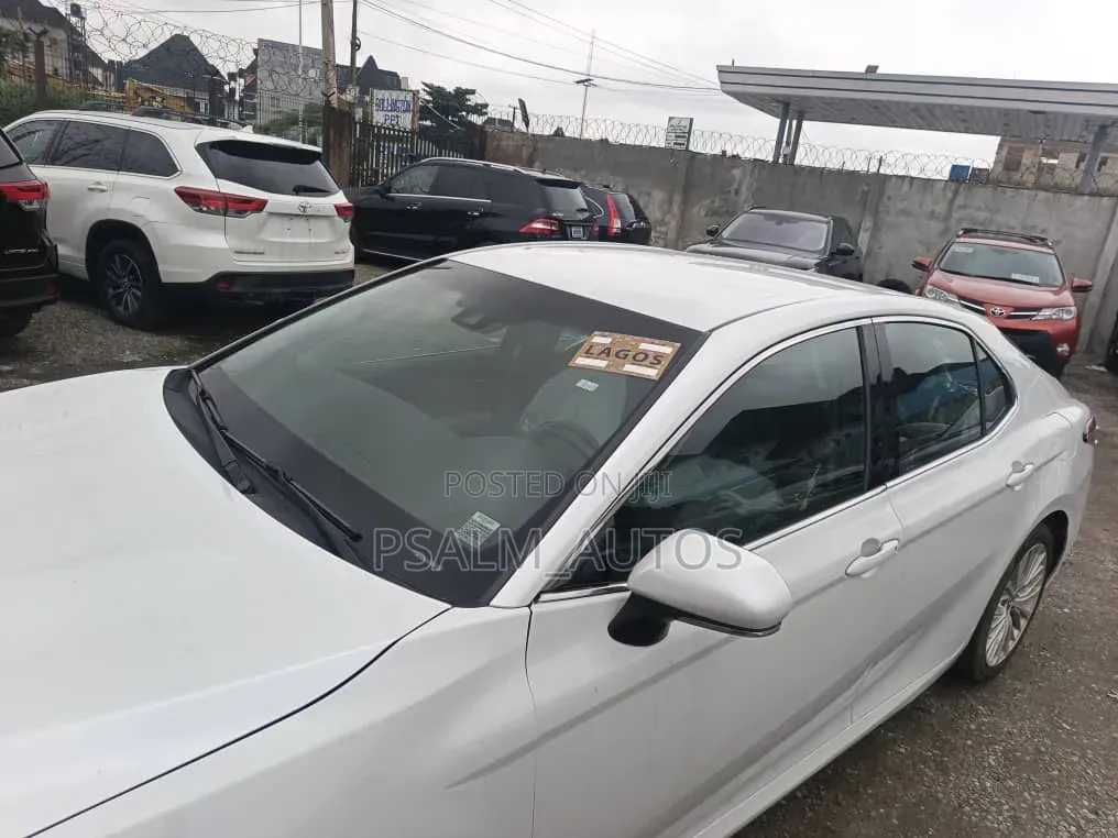 Toyota Camry 2018 White