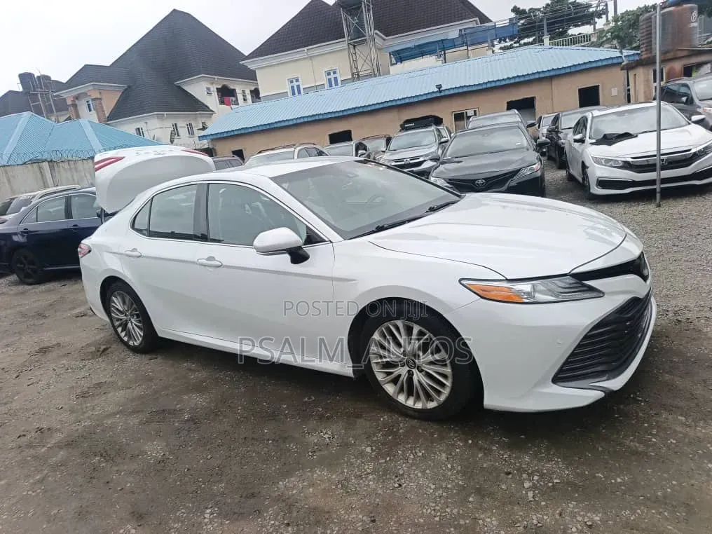 Toyota Camry 2018 White
