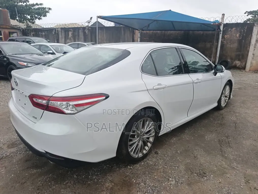 Toyota Camry 2018 White