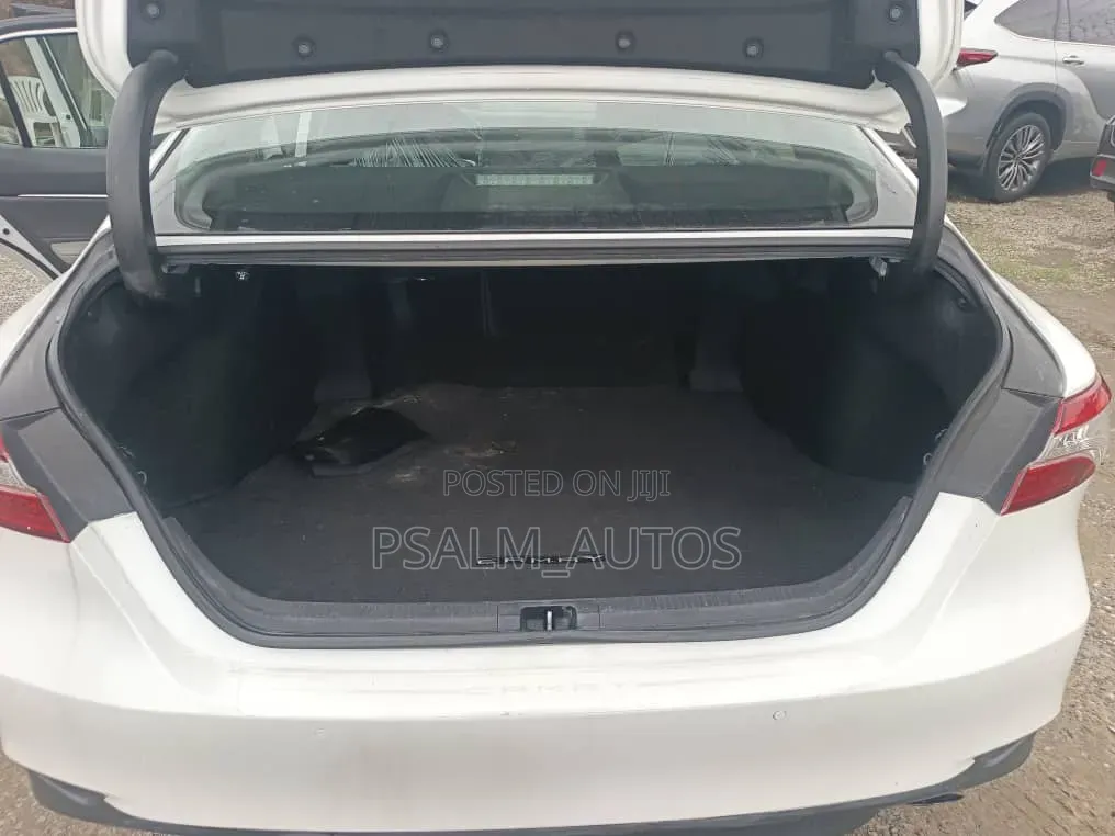 Toyota Camry 2018 White
