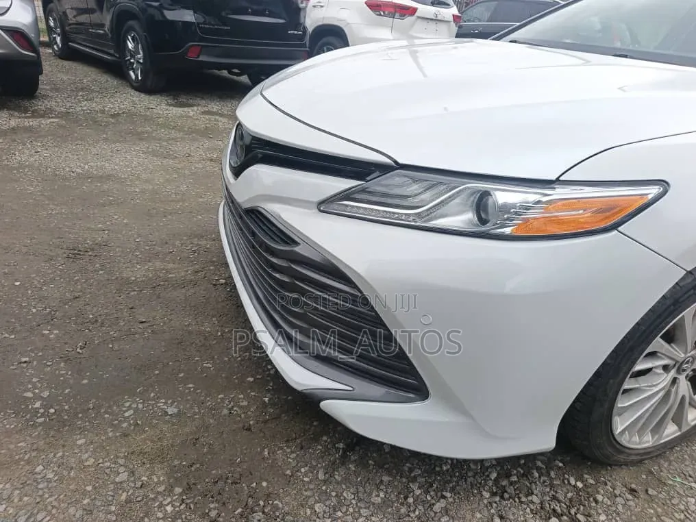 Toyota Camry 2018 White