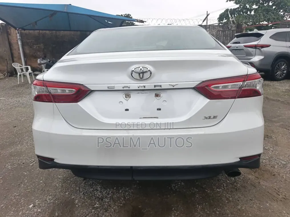 Toyota Camry 2018 White