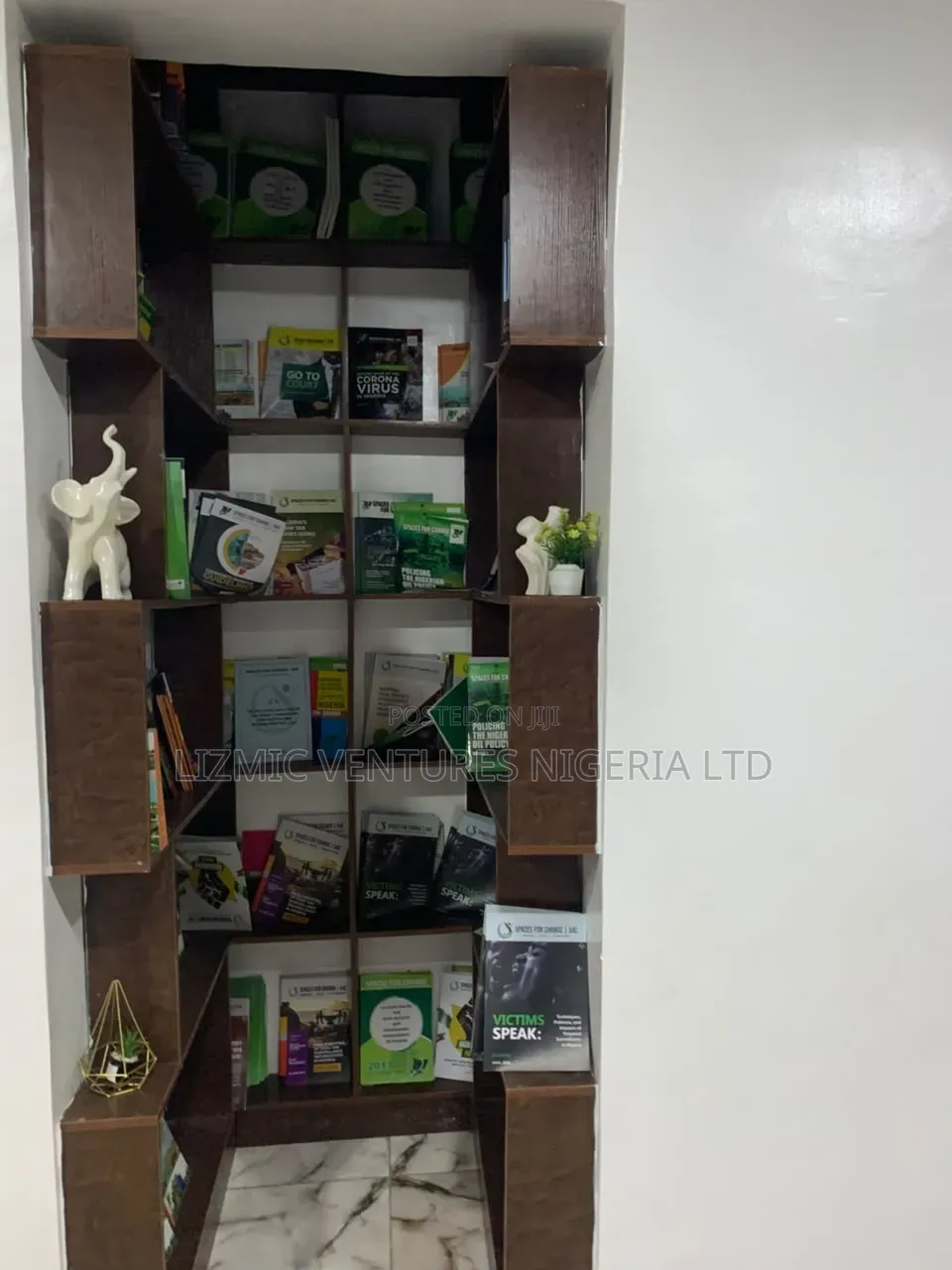 Standard Office Space Tolet