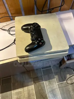 Neatly Used PS 4 Slim 512