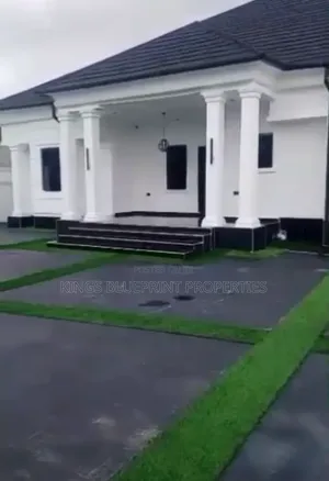 5bdrm Bungalow in Ughoton, Warri for sale