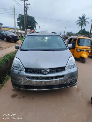 Toyota Sienna 2005 Gray