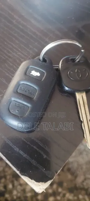 Toyota Sienna 2000 Gold