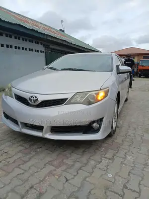 Toyota Camry SE Sport 4dr Sedan (2.5L 4cyl 6A) 2014 Silver