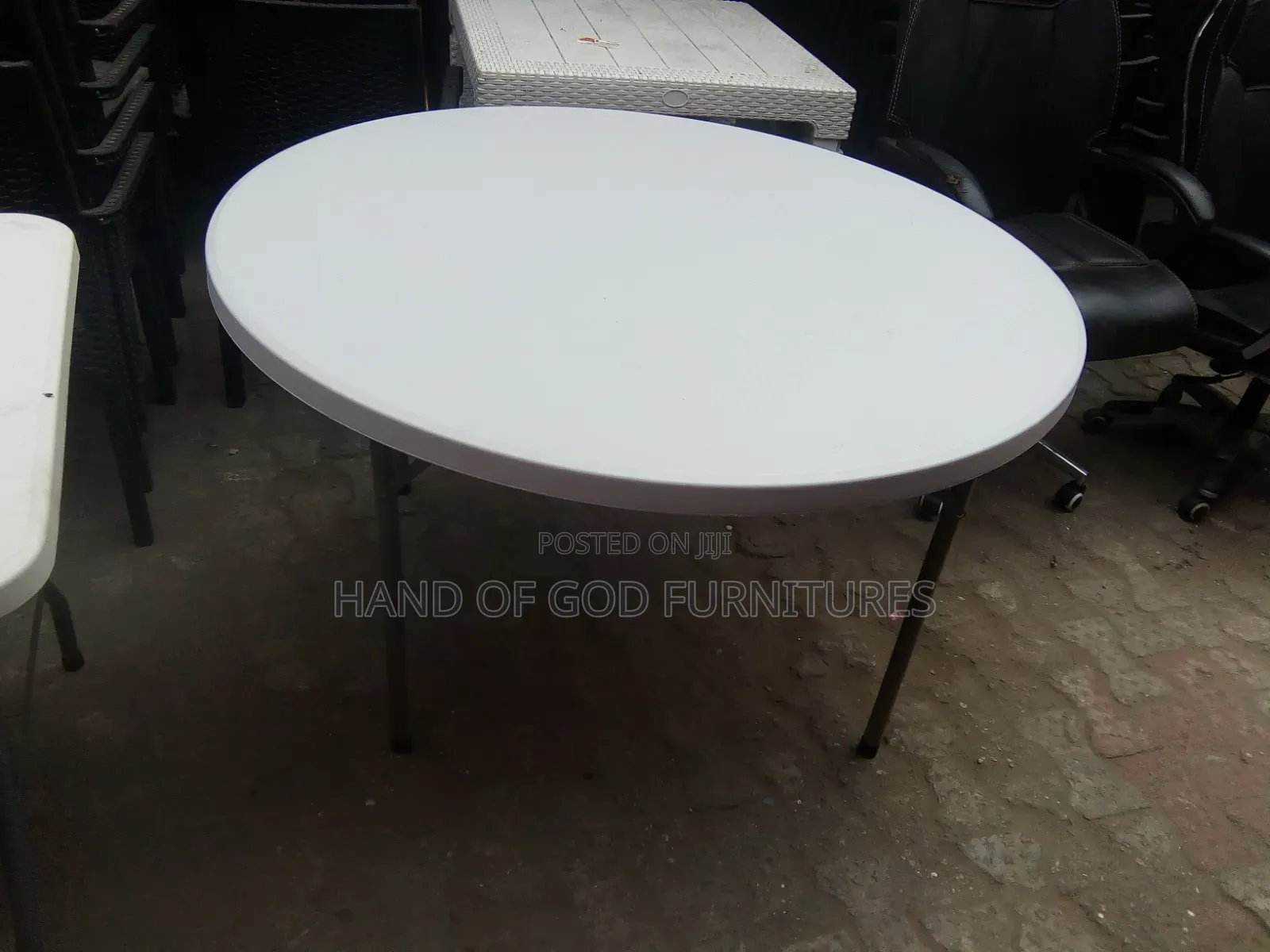 Great and Reliable 5 Feet Round Table