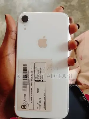 Apple iPhone XR 64 GB White
