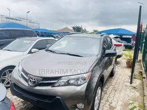 Toyota RAV4 LE 4dr SUV AWD (2.5L 4cyl 6A) 2015 Gold