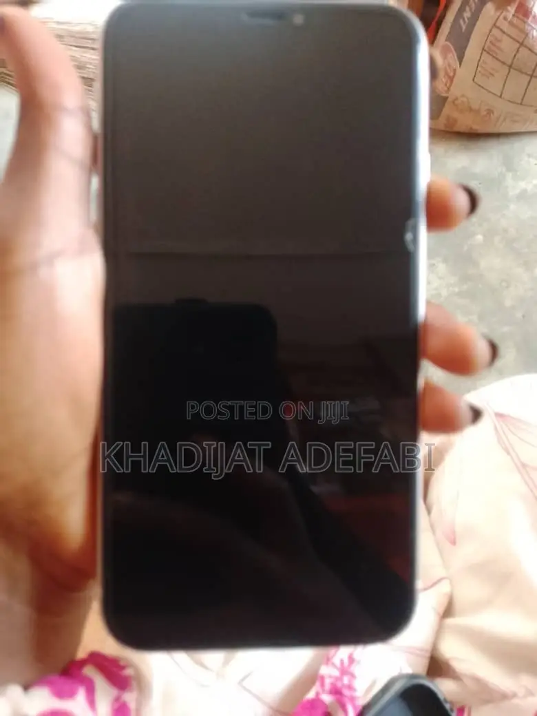 Apple iPhone XR 64 GB White