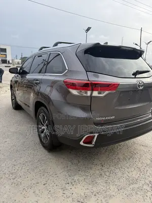 Toyota Highlander XLE V6 4x4 (3.5L 6cyl 6A) 2016 Gray