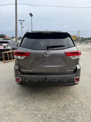 Toyota Highlander XLE V6 4x4 (3.5L 6cyl 6A) 2016 Gray