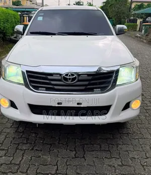 Toyota Hilux 2014 White
