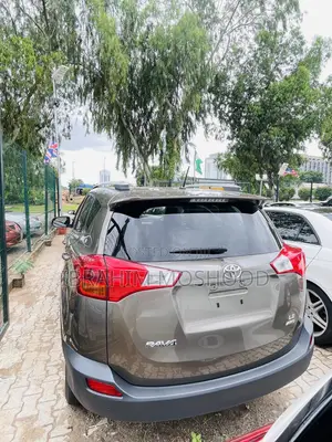 Toyota RAV4 LE 4dr SUV AWD (2.5L 4cyl 6A) 2015 Gold