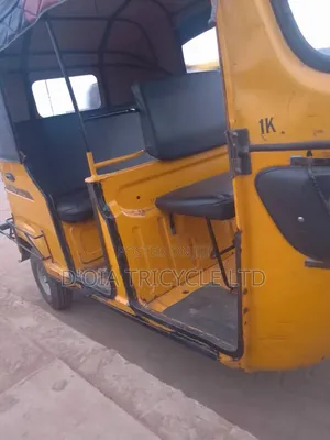 TVS King Deluxe Plus iTouch Start 2025 Yellow