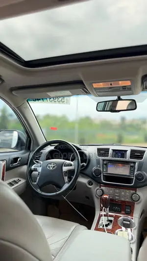 Toyota Highlander Limited 3.5l 4WD 2013 White