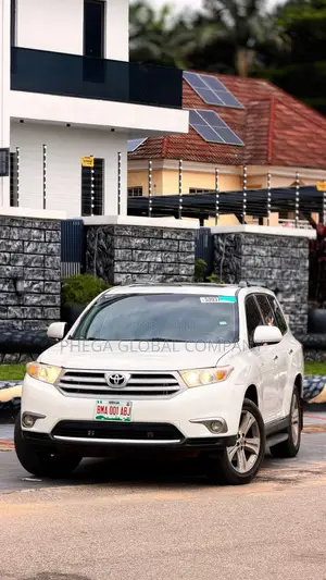 Toyota Highlander Limited 3.5l 4WD 2013 White