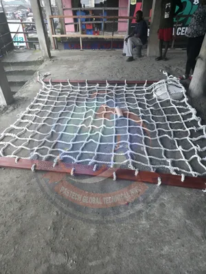 Scramble Net With Wooden Spreader