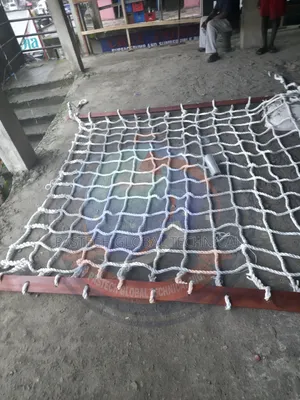 Scramble Net With Wooden Spreader