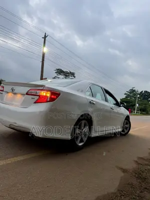 Toyota Camry SE 4dr Sedan (2.5L 4cyl 6A) 2012 White
