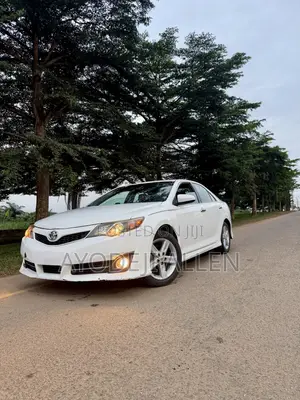 Toyota Camry SE 4dr Sedan (2.5L 4cyl 6A) 2012 White
