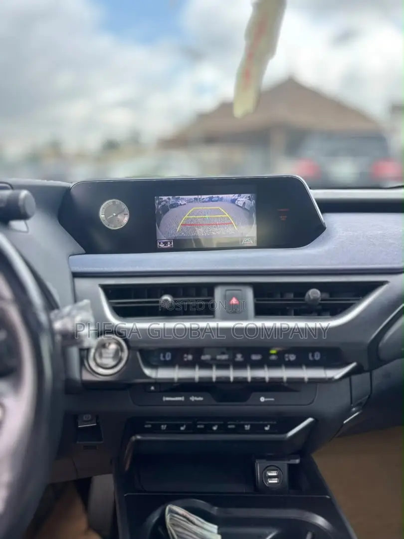 Lexus UX 200 2020 White