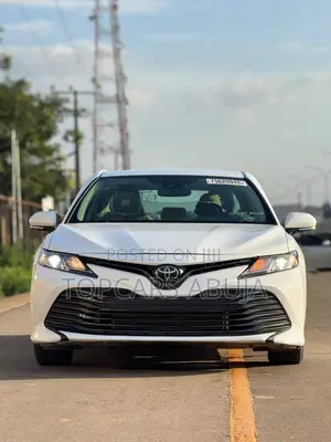 Toyota Camry LE (2.5L 4cyl 8A) 2019 White