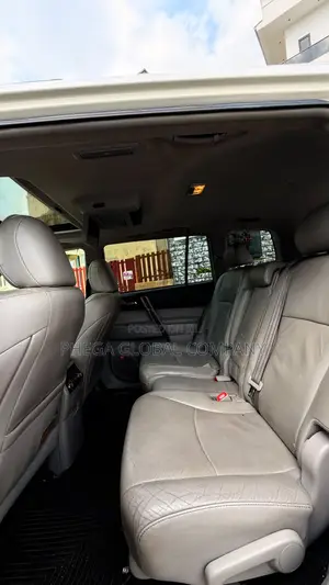 Toyota Highlander Limited 3.5l 4WD 2013 White