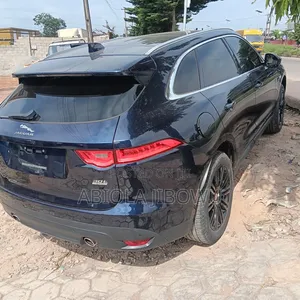 Jaguar F-Pace 30t Premium AWD 2019 Blue