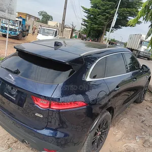 Jaguar F-Pace 30t Premium AWD 2019 Blue