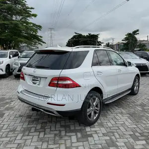 Mercedes-Benz M Class ML350 4dr SUV (3.5L 6cyl 7A) 2014 White