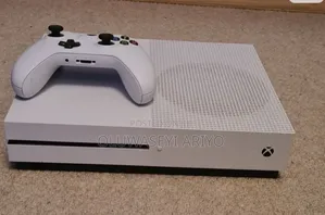 Xbox 1s With One Wireless Pad