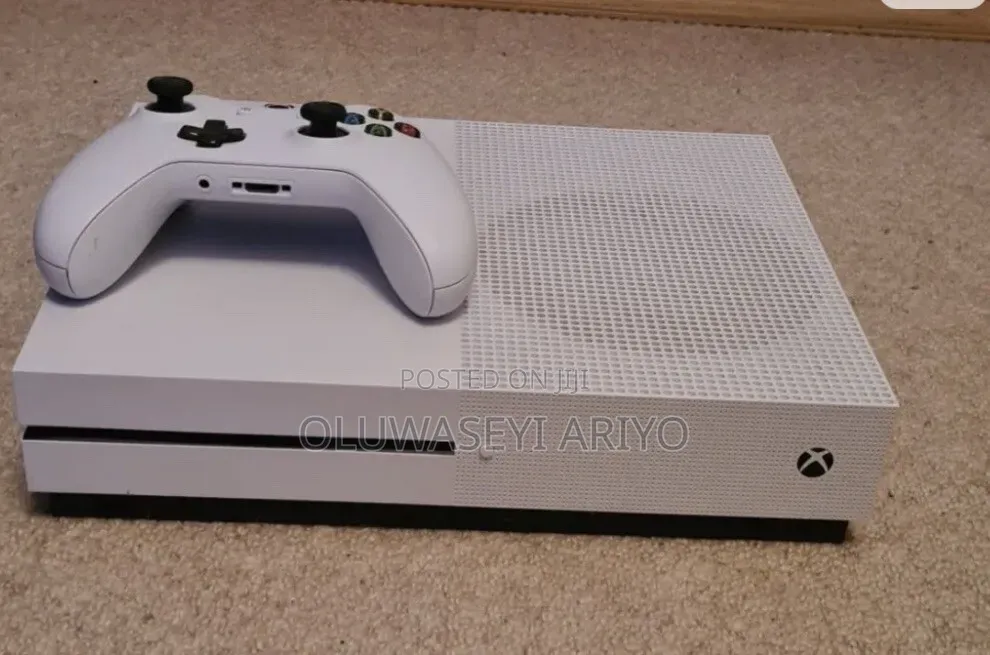 Xbox 1s With One Wireless Pad