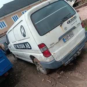 Toyota HiAce 2006 Silver