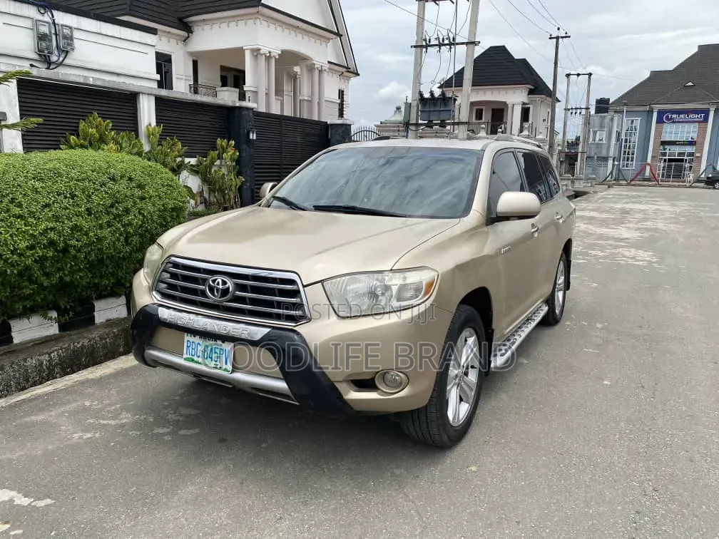 Toyota Highlander SE 2010 Gold