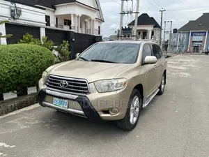 Toyota Highlander SE 2010 Gold