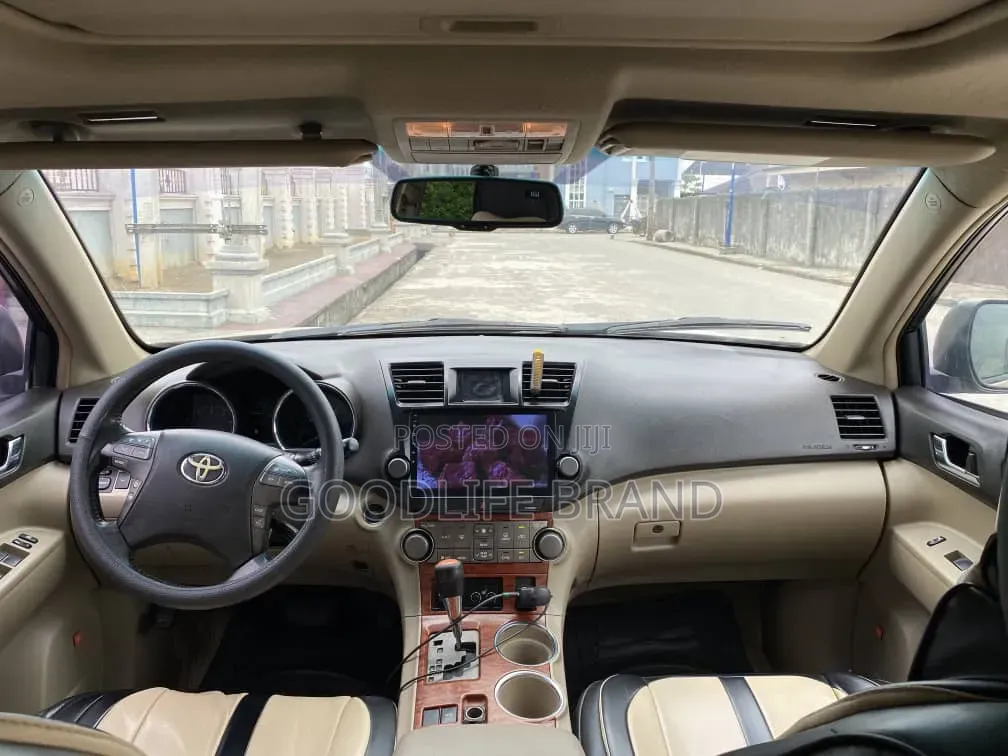 Toyota Highlander SE 2010 Gold