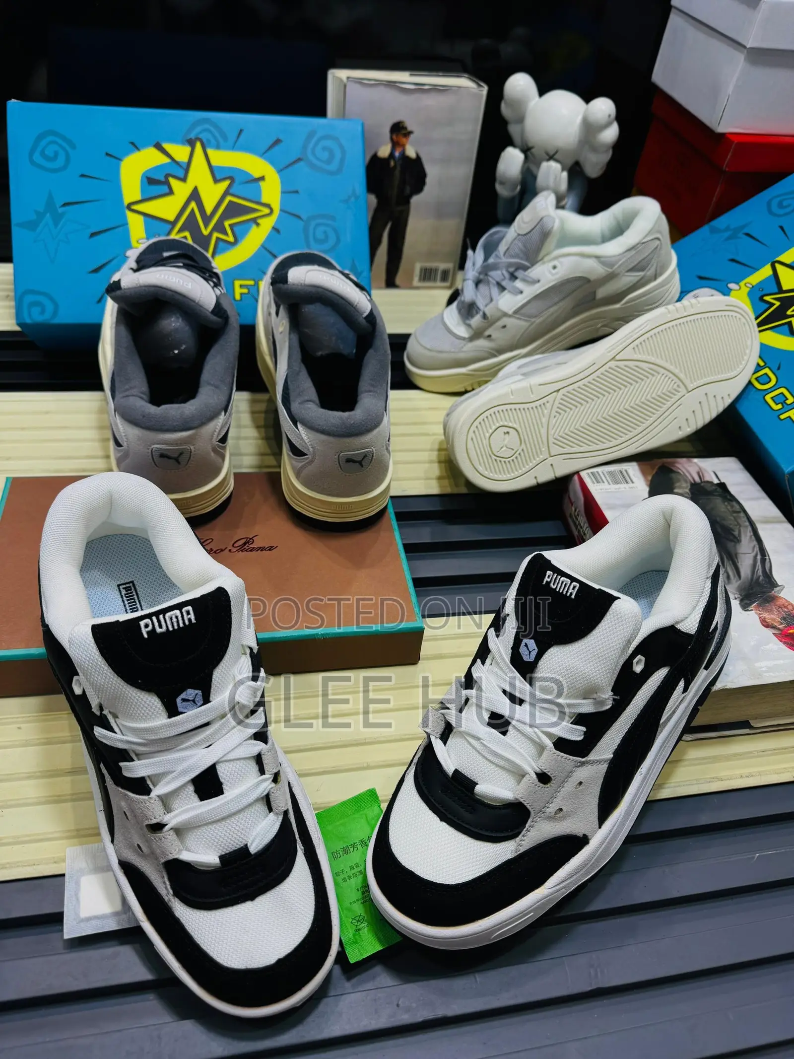 High Quality Stock Sneakers