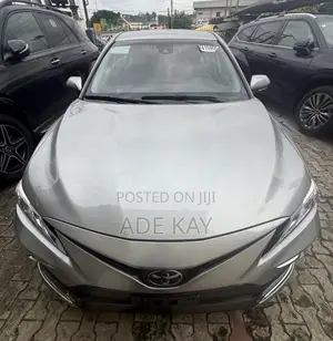 Toyota Camry XLE 2021 Silver