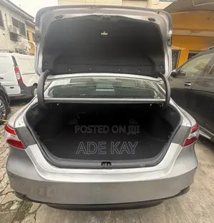 Toyota Camry XLE 2021 Silver