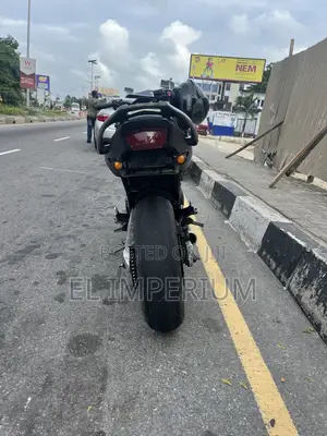 Yamaha 2010 Black