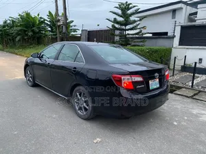Toyota Camry XLE 4dr Sedan (2.5L 4cyl 6A) 2012 Matt Black