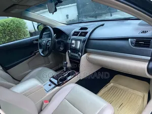 Toyota Camry XLE 4dr Sedan (2.5L 4cyl 6A) 2012 Matt Black