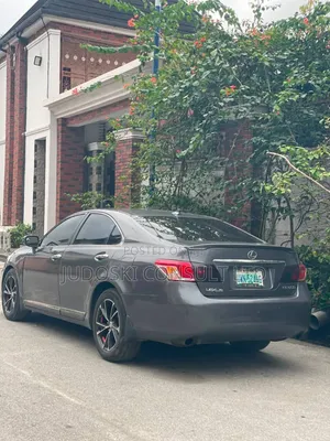 Lexus ES 2012 Brown